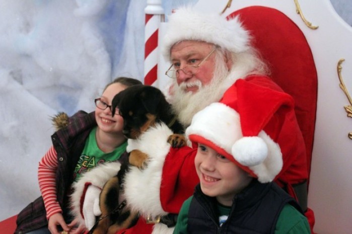 Santa has tails wagging at Welcome Center